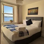 Unit 6 Penthouse With Harbour & Island Views Apartment