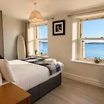 Apartment Unit 6 Penthouse With Harbour & Island Views