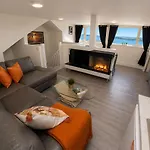 Unit 6 Penthouse With Harbour & Island Views
