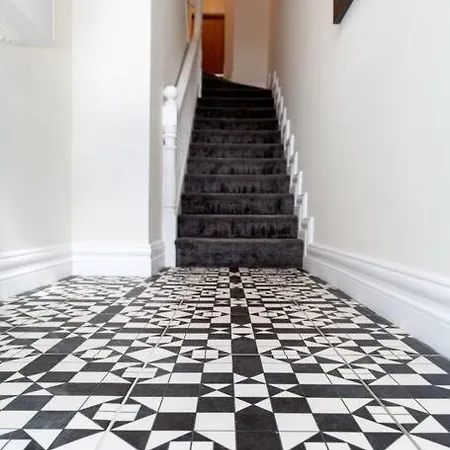 Unit 6 Penthouse With Harbour & Island Views * Cobh