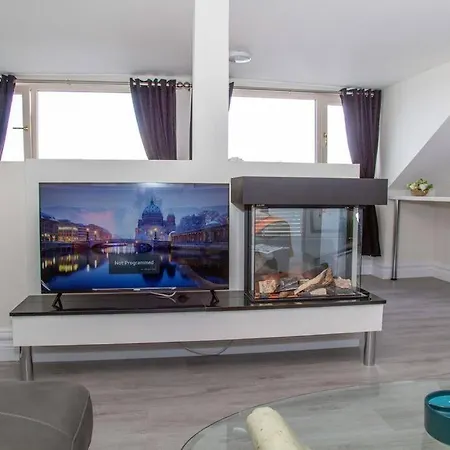 Apartment Unit 6 Penthouse With Harbour & Island Views