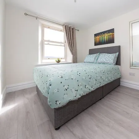 Unit 6 Penthouse With Harbour & Island Views