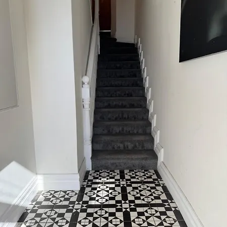 Unit 6 Penthouse With Harbour & Island Views