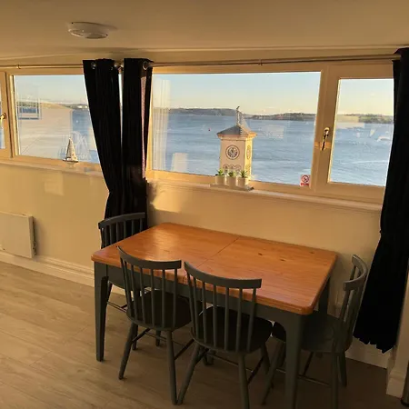 Unit 6 Penthouse With Harbour & Island Views * Cobh