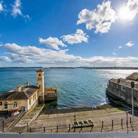 Unit 6 Penthouse With Harbour & Island Views