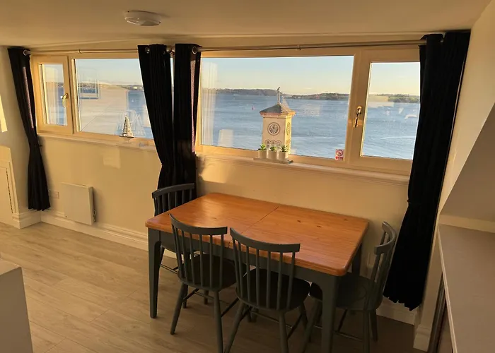 Unit 6 Penthouse With Harbour & Island Views * 코브