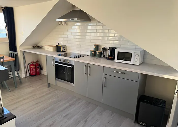 아파트 Unit 6 Penthouse With Harbour & Island Views