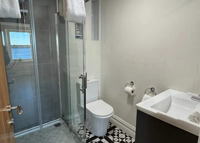 Unit 6 Penthouse With Harbour & Island Views 코브